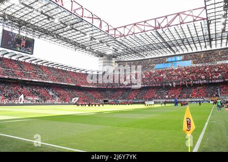 1 maggio 2022, Milano, Italia: Italia, Milano, Maggio 1 2022: ac Milan Fans coreografia durante l'ingresso delle squadre di presentazione partita partita di calcio AC MILAN vs FIORENTINA, Serie A 2021-2022 day35 Stadio San Siro (Credit Image: © Fabrizio Andrea Bertani/Pacific Press via ZUMA Press Wire) Foto Stock