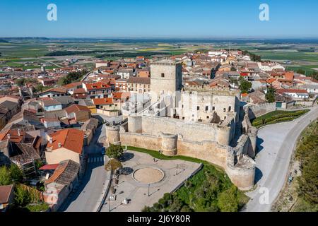 castello costruito nel XV secolo, situato nella città di Portillo in provincia di Valladolid Castiglia e Leon, Spagna Foto Stock