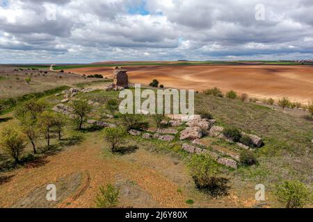 Il Castello di Pozaldez si trova nella città di Pozaldez, provincia di Valladolid, Castilla y Leon, Spagna. Oggi è ancora possibile visitare le poche vestigia che re Foto Stock