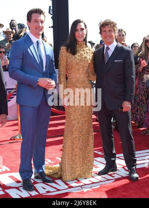 San Diego, Stati Uniti. 04th maggio 2022. Miles Teller, Jennifer Connelly e Tom Cruise arrivo alla prima mondiale 'Top Gun: Maverick' sulla USS Midway di San Diego, CA il 4 maggio 2022 © OConnor/AFF-USA.com Credit: AFF/Alamy Live News Foto Stock