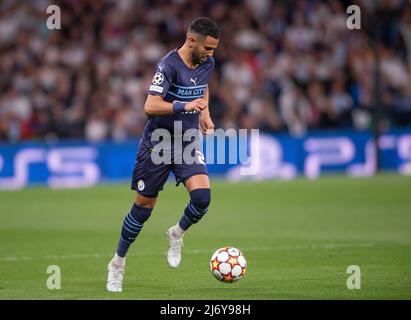 Madrid, Spagna. Maggio 4th 2022: Santiago Bernab&#xe9;u Stadium, Madrid, Spagna: Semifinale della Champions League, 2nd LEG, Real Madrid versus Manchester City; Mahrez of Man City Credit: Action Plus Sports Images/Alamy Live News Foto Stock