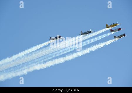 San Diego, Stati Uniti. 04th maggio 2022. Atmosfera arrivo alla prima mondiale 'Top Gun: Maverick' sulla USS Midway di San Diego, CA il 4 maggio 2022 © OConnor/AFF-USA.com Credit: AFF/Alamy Live News Foto Stock