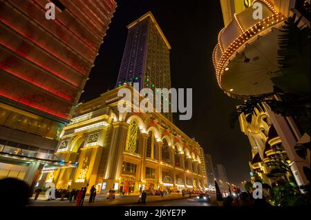 Macau, FEB 4 2011 - Vista esterna notturna dell'Arc Hotel Macau Foto Stock