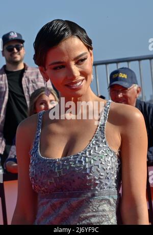 Keleigh Sperry partecipa alla prima del film drammatico "Top Gun: Maverick" alla USS Midway di San Diego, California, mercoledì 4 maggio 2022. Foto di Jim Ruymen/UPI Foto Stock