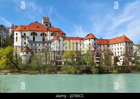 Germania Baviera strada Romantica. Fussen. St. Mang Abbey e museo sul fiume Lech Foto Stock