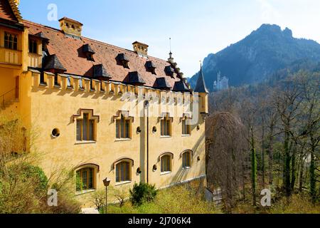 Germania Baviera strada Romantica. Fussen. Hohenschwangau castello. Sullo sfondo il castello di Neuschwanstein Foto Stock