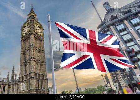 La bandiera dell'Unione, gli elettori si dirigono alle elezioni in tutto il Regno Unito, o Union Jack, è la bandiera nazionale del Regno Unito. Foto Stock