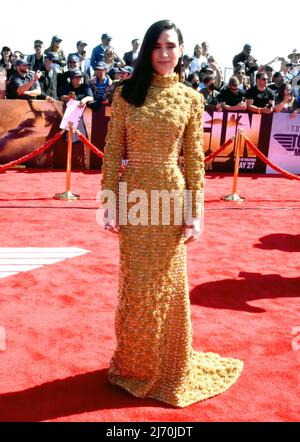 San Diego, California, USA 4th maggio 2022 l'attrice Jennifer Connelly partecipa alla prima mondiale della Top Gun: Maverick a METÀ strada della USS il 4 maggio 2022 a San Diego, California, USA. Foto di Barry King/Alamy Live News Foto Stock