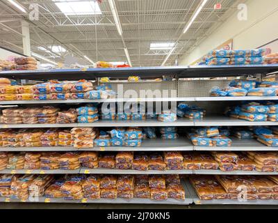 Grovetown, GA USA - 04 20 22: Pane a fette di Walmart varietà pane a fette Foto Stock