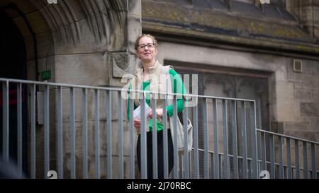 Edimburgo Scozia, Regno Unito maggio 05 2022. Lorna Slater, co-leader del Partito Verde Scozzese presso la Chiesa evangelica di Holyrood, a votare nel consiglio locale elezioni.Credit sst/alamy Live news Foto Stock