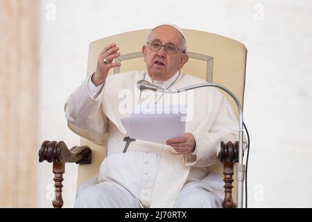 Papa Francesco ha pronunciato il suo discorso durante l'udienza generale del mercoledì. Papa Francesco guida la sua tradizionale udienza Generale del Mercoledì.tradizionale udienza Generale del Mercoledì di Papa Francesco in Piazza San Pietro, Città del Vaticano. (Foto di Stefano Costantino / SOPA Images/Sipa USA) Foto Stock