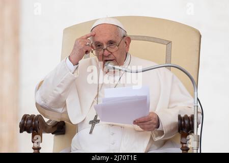 Papa Francesco ha pronunciato il suo discorso durante l'udienza generale del mercoledì. Papa Francesco guida la sua tradizionale udienza Generale del Mercoledì.tradizionale udienza Generale del Mercoledì di Papa Francesco in Piazza San Pietro, Città del Vaticano. (Foto di Stefano Costantino / SOPA Images/Sipa USA) Foto Stock