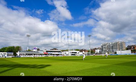 Hove UK 5th maggio 2022 - un mix di sole e nuvole come Sussex prendere Middlesex il primo giorno del loro LV= Insurance County Championship partita al Central County Ground 1st a Hove . : Credit Simon Dack / Alamy Live News Foto Stock