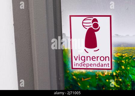 Bordeaux , Aquitaine Francia - 04 24 2022 : Vigneron Independant logo brand viticultural Trade Association e testo firma etichetta di vino indipendente Foto Stock