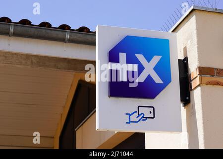 Bordeaux , Aquitaine Francia - 04 24 2022 : Banque populaire marchio di testo e segno del logo della banca in agenzia facciata Foto Stock