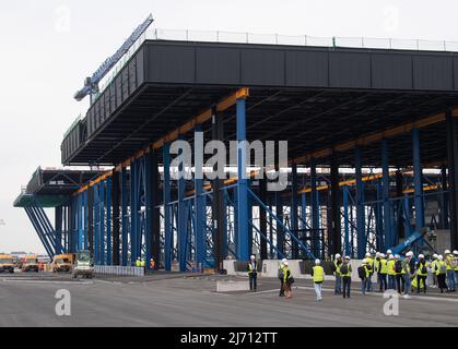 05 maggio 2022, Hessen, Francoforte sul meno: Vari traffici stanno lavorando per completare il Terminal 3 dell'aeroporto di Francoforte. Il terminal è previsto per entrare in funzione nel 2026. Foto: Boris Roessler/dpa Foto Stock