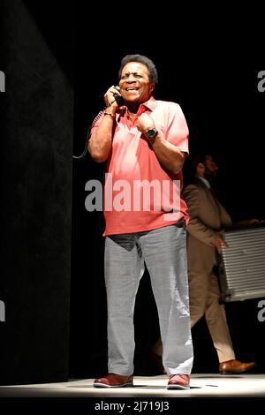 Roberto Blanco bei der Fotoprobe zu dem Theaterstück MONSIEUR CLAUDE Teil 2 im Schlosspark Theatre, Berlino. Berlino 04.05.2022 Foto Stock