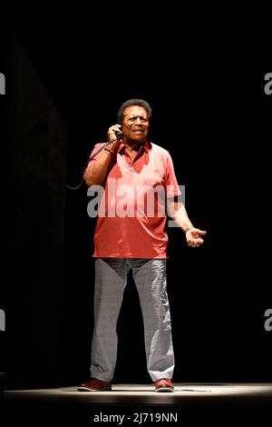 Roberto Blanco bei der Fotoprobe zu dem Theaterstück MONSIEUR CLAUDE Teil 2 im Schlosspark Theatre, Berlino. Berlino 04.05.2022 Foto Stock