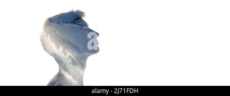 Immagine concettuale. Profilo silhouette di giovane uomo trasparente e paesaggio naturale di montagne innevate isolato su sfondo bianco. Foto Stock