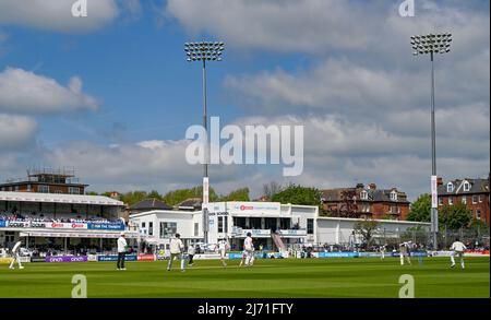 Hove UK 5th maggio 2022 - Sussex prende Middlesex al sole il primo giorno della loro partita LV= Insurance County Championship al Central County Ground 1st a Hove . : Credit Simon Dack / Alamy Live News Foto Stock