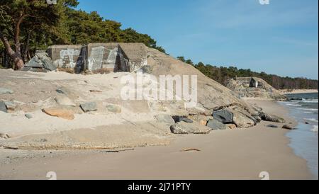 Bunker di cemento in una linea difensiva lunga più di 500 km con 1063 bunker di cemento lungo la costa di Scanian costruito nel WW2 nel 1939-1940. Ora Foto Stock