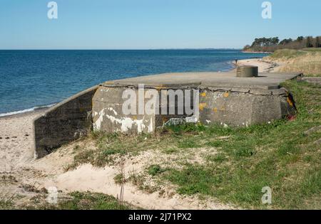 Bunker di cemento in una linea difensiva lunga più di 500 km con 1063 bunker di cemento lungo la costa di Scanian costruito nel WW2 nel 1939-1940. Ora Foto Stock