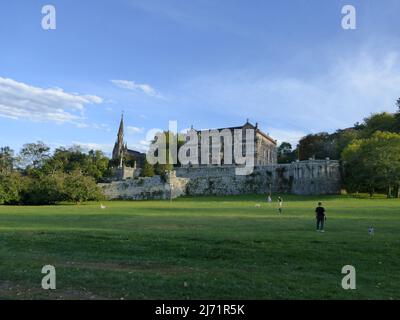 Comillas, comune cantabrico famoso per il suo palazzo e il capriccio di Gaudí. Spagna. Foto Stock