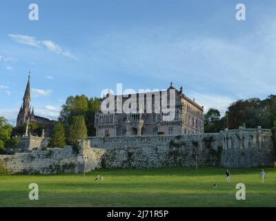 Comillas, comune cantabrico famoso per il suo palazzo e il capriccio di Gaudí. Spagna. Foto Stock