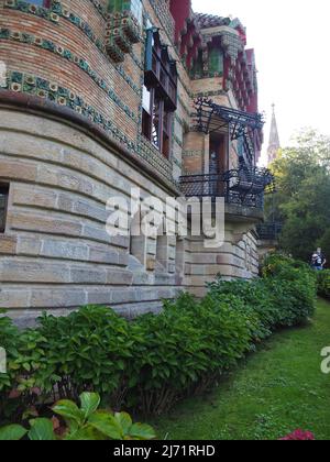 Comillas, comune cantabrico famoso per il suo palazzo e il capriccio di Gaudí. Spagna. Foto Stock