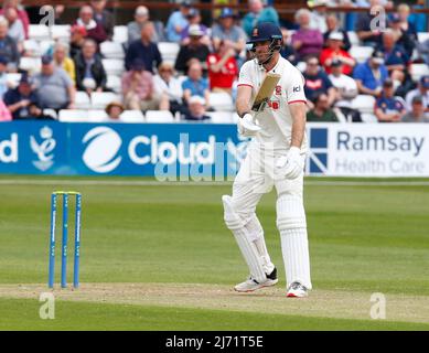 CHELMSFORD INGHILTERRA - MAGGIO 05 : Essex's Paul Walter durante il Campionato della Contea - Divisione uno (giorno 1 del 4) tra Essex CCC contro YorksireCCC al Cloud County Ground, Chelmsford il 05th Maggio 2022 Foto Stock