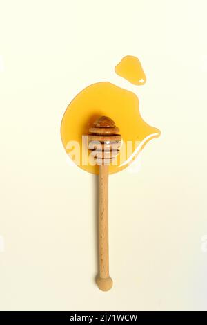 Hanig, Bienenhonig mit Honigloeffel Foto Stock