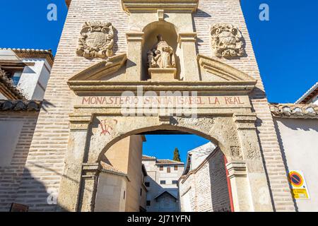 Il Convento reale di Santa Isabella Monasery - Monasterio Santa Isabel de Leal. Le porte del convento recintato 17th - 18th secolo. Granada, Spagna Foto Stock