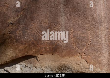 Petroglyph su arenaria 600-1300 CE. Capitol Reef National Park, Wayne County, Utah Foto Stock