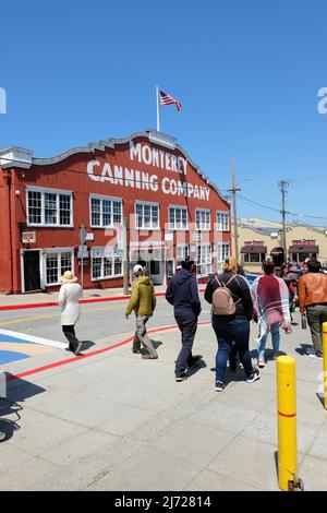 Il complesso edilizio Monterey Canning Company, fondato dal banchiere George Harper e costruito nel 1917-1918, a Cannery Row a Monterey, California, USA. Foto Stock