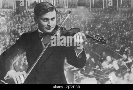 Ragazzo Wonder gioca a 10.000 persone -- ***** ragazzo meraviglia violista fotografato ***** Albert Hall ieri. I maggiori direttori d'orchestra dell'Inghilterra, Sir Edward Elgar e Sir Thomas Beecham, hanno preso la carica dell'orchestra che ieri ha accompagnato Yehudi Menuhin, il violinista quindicenne dell'Albert Hall. Prima dell'ora di partenza i numeri chiesero per i biglietti, ma l'enorme sala era esaurita. Novembre 21, 1932. (Foto di Tropical Press Agency Ltd.). Foto Stock