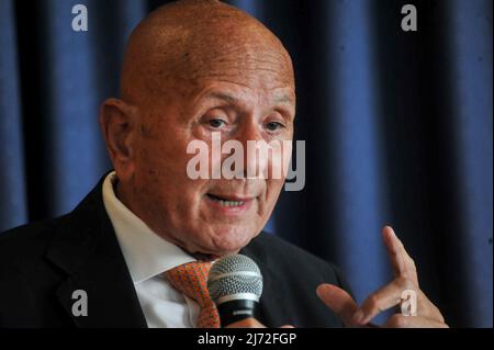 5 maggio 2022, Tunisi, Tunisia: Tunisi, Tunisia. Maggio 05, 2022. Il presidente del Comitato politico del partito Amal Ahmed Najib al-Shabbi interviene durante una conferenza stampa a Tunisi, Tunisia (Credit Image: © Hasan Mrad/IMAGESLIVE via ZUMA Press Wire) Foto Stock