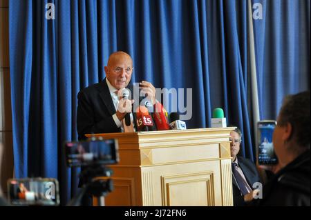 5 maggio 2022, Tunisi, Tunisia: Tunisi, Tunisia. Maggio 05, 2022. Il presidente del Comitato politico del partito Amal Ahmed Najib al-Shabbi interviene durante una conferenza stampa a Tunisi, Tunisia (Credit Image: © Hasan Mrad/IMAGESLIVE via ZUMA Press Wire) Foto Stock