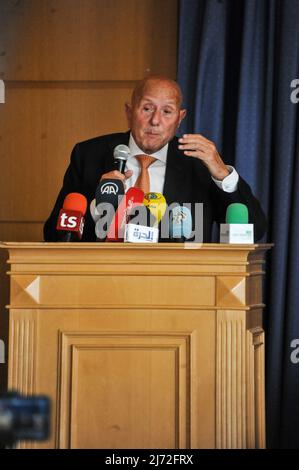 5 maggio 2022, Tunisi, Tunisia: Tunisi, Tunisia. Maggio 05, 2022. Il presidente del Comitato politico del partito Amal Ahmed Najib al-Shabbi interviene durante una conferenza stampa a Tunisi, Tunisia (Credit Image: © Hasan Mrad/IMAGESLIVE via ZUMA Press Wire) Foto Stock