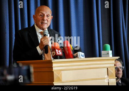 5 maggio 2022, Tunisi, Tunisia: Tunisi, Tunisia. Maggio 05, 2022. Il presidente del Comitato politico del partito Amal Ahmed Najib al-Shabbi interviene durante una conferenza stampa a Tunisi, Tunisia (Credit Image: © Hasan Mrad/IMAGESLIVE via ZUMA Press Wire) Foto Stock