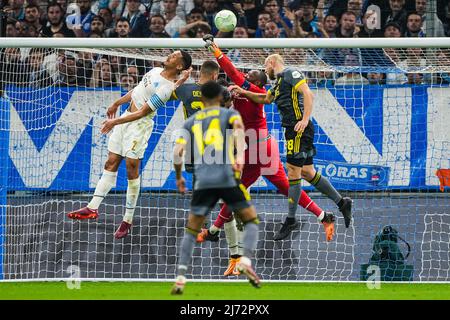 Marsiglia, Francia. 5 maggio 2022, Marsiglia - Salva dall'Olympique Marseille portiere Steve Mandanda durante la partita tra Olympique Marseille e Feyenoord allo Stade Velodrome il 5 maggio 2022 a Marsiglia, Francia. (Da Box a Box Pictures/Tom Bode) Foto Stock