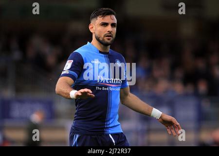 Buckinghamshire, Regno Unito, 5th maggio 2022, Ryan Tafazolli di Wycombe Wanderers guarda avanti. EFL Skybet Football League 1 gioca fuori semifinale 1st gambe partita, Wycombe Wanderers / MK Dons al Adams Park Stadium in High Wycombe, Buckinghamshire Giovedì 5th Maggio 2022. Questa immagine può essere utilizzata solo per scopi editoriali. Solo per uso editoriale, licenza richiesta per uso commerciale. Nessun uso in scommesse, giochi o un singolo club / campionato / giocatori pubblicazioni. pic di Steffan Bowen / Andrew Orchard sport fotografia / Alamy Live news Foto Stock