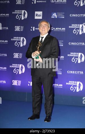 Agli Cinecittà Studios di Roma, cerimonia vincente di David di Donatello 2022 in questa foto Silvio Orlando (Foto di Paolo Pizzi/Pacific Press) Foto Stock