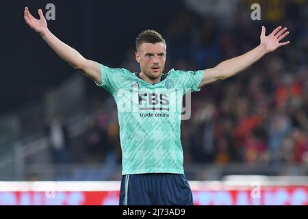 0Stadio Olimpico, Roma, Italia; 5th maggio 2022; Semifinali Europa Conference League Football Roma / Leicester City: Jamie Vardy di Leicester City si rivolge all'arbitro Foto Stock