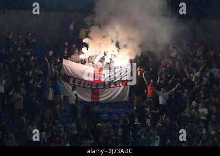 0Stadio Olimpico, Roma, Italia; 5th maggio 2022; Semifinali Europa Conference League Football Roma / Leicester City: Leicester tifosi di luce Foto Stock