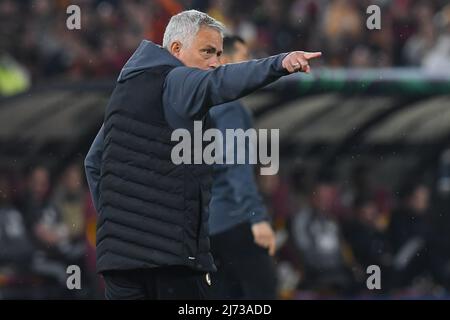 0Stadio Olimpico, Roma, Italia; 5th maggio 2022; Semifinali Europa Conference League Football Roma / Leicester City: Roma trainer Jose Mourinho Foto Stock