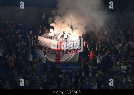 0Stadio Olimpico, Roma, Italia; 5th maggio 2022; Semifinali Europa Conference League Football Roma / Leicester City: Leicester tifosi di luce Foto Stock