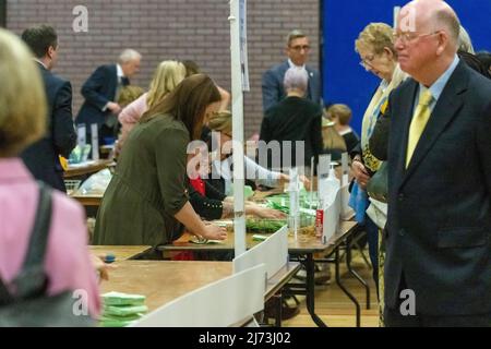 Brentwood Essex 6th maggio 2022 Brentwood borough council Conteggio delle elezioni locali presso il Brentwood Center, Brentwood Essex Credit Ian DavidsonAlamy Live News Foto Stock