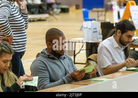 Brentwood Essex 6th maggio 2022 Brentwood borough council Conteggio delle elezioni locali presso il Brentwood Center, Brentwood Essex Credit Ian DavidsonAlamy Live News Foto Stock