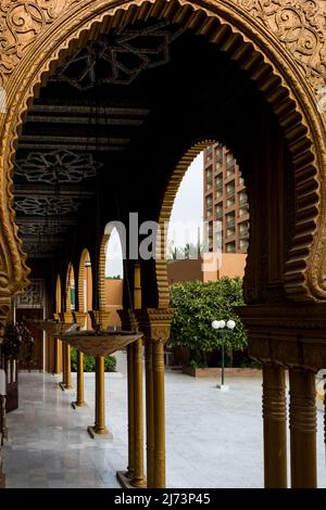 Dettaglio architettonico dell'ala centrale del Cairo Marriott Hotel situato nel quartiere Zamalek, costruito come il Palazzo Gezirah nel 1869 ora un hotel Foto Stock