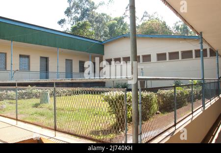 Classi, Scuola secondaria Providence, Distretto Mulanje, Malawi, Africa - una delle migliori scuole secondarie per ragazze del paese. Il preesnt P Foto Stock